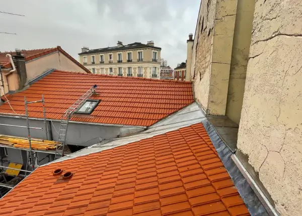 Pose de tuiles pour toiture dans les Alpes-Maritimes